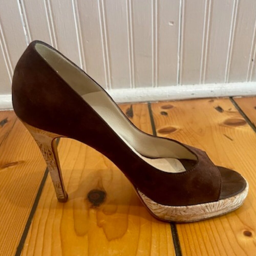 Alexandra Neel women's brown suede pumps, 4-inch heel, size 7 1/2. - Picture 9 of 10